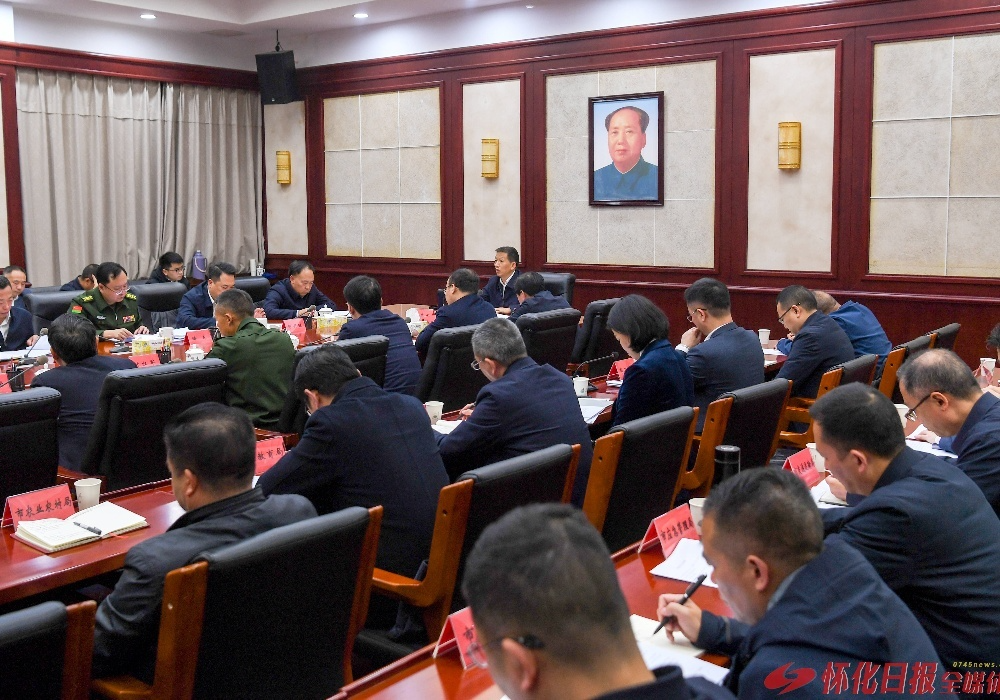 市委召开议军会议，开展市级领导过“军事日”活动