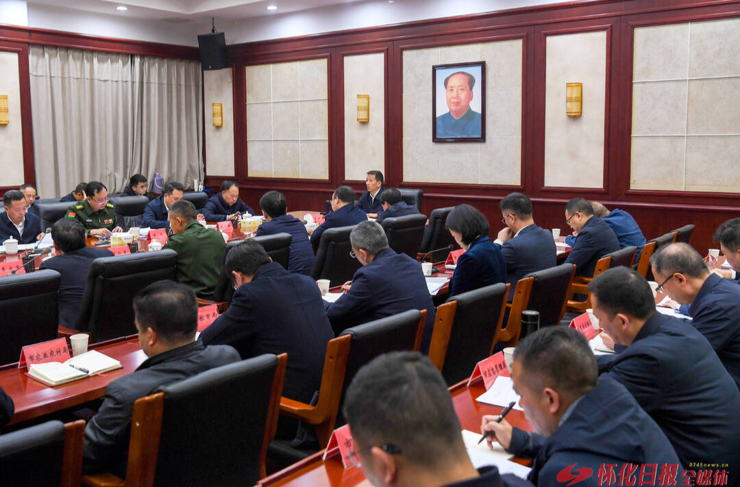 市委召开议军会议，开展市级领导过“军事日”活动