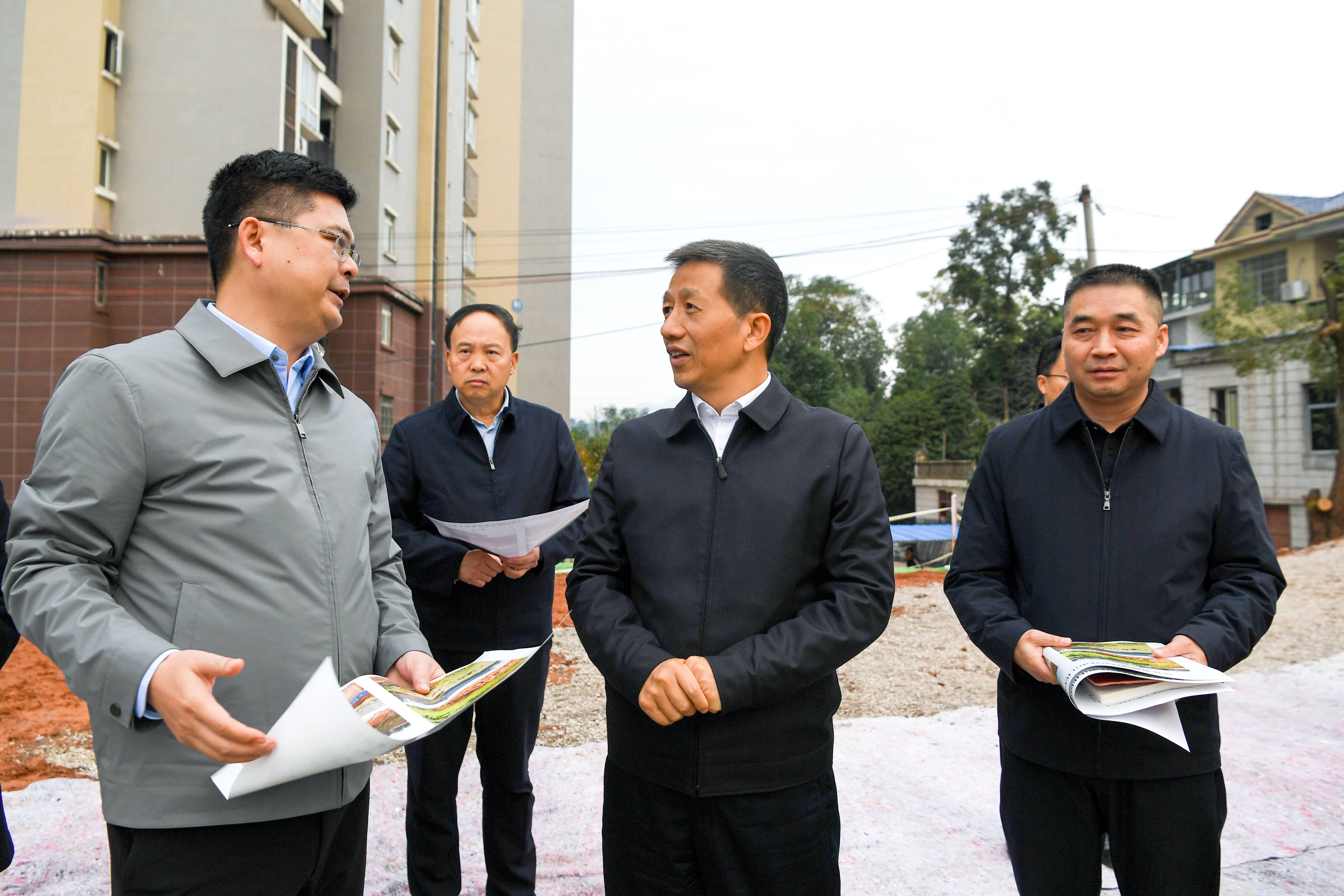 許忠建現(xiàn)場(chǎng)調(diào)研鶴中一體化發(fā)展和太平溪綜合治理工作