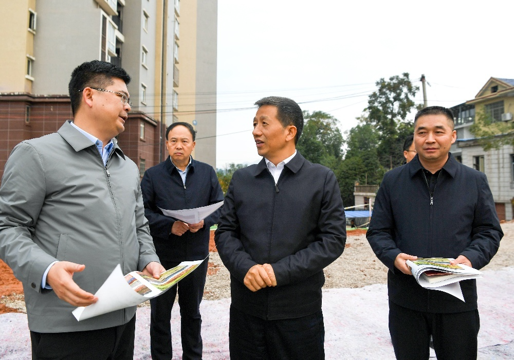 许忠建现场调研鹤中一体化发展和太平溪综合治理工作
