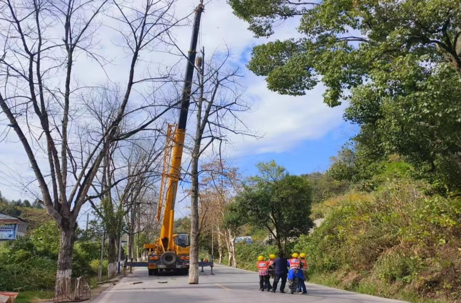 芷江全面启动冬季公路安全排查行动