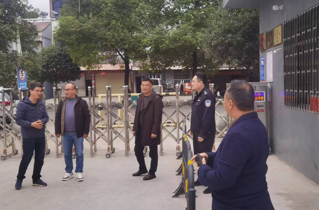 罗旧镇：守护平安校园，做好“护学岗”