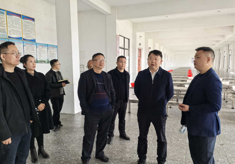 梁志平赴土桥镇小学督导检查学生营养餐保障工作