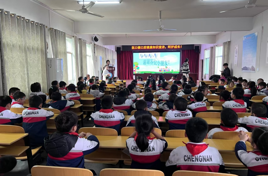 芷江医口健口腔医院到城南小学开展义诊