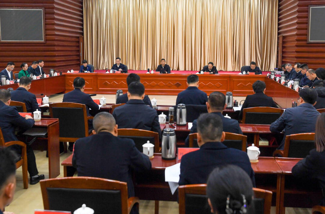 许忠建主持召开全年经济社会发展目标任务调度会