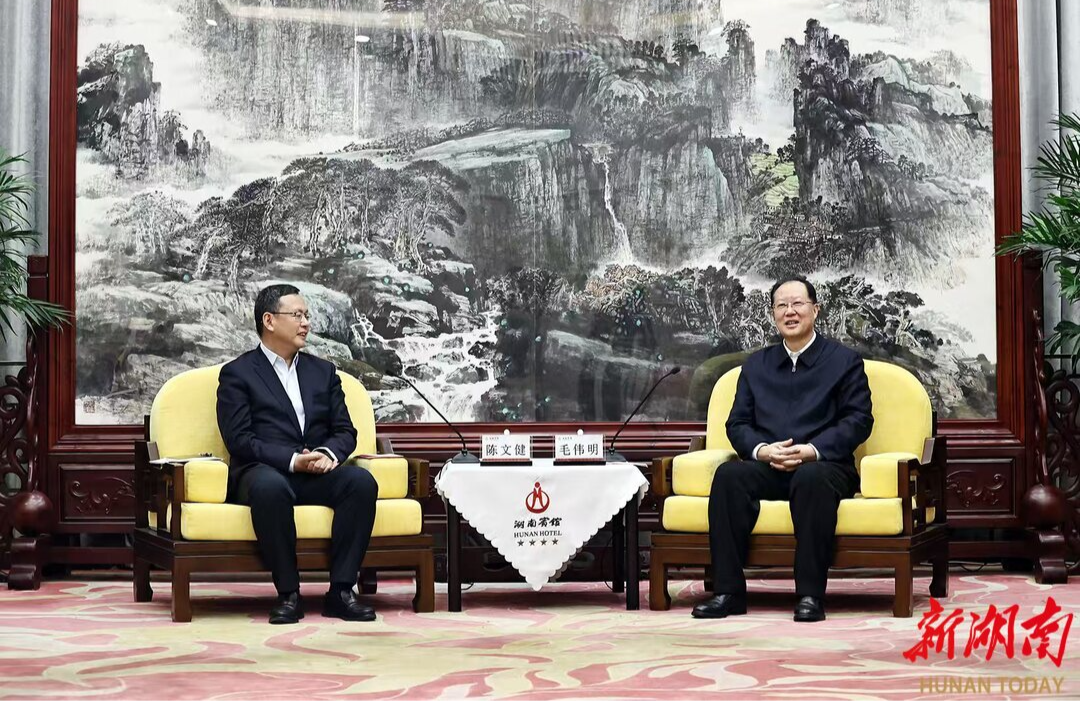 省政府与中国中铁举行工作会谈 毛伟明陈文健出席