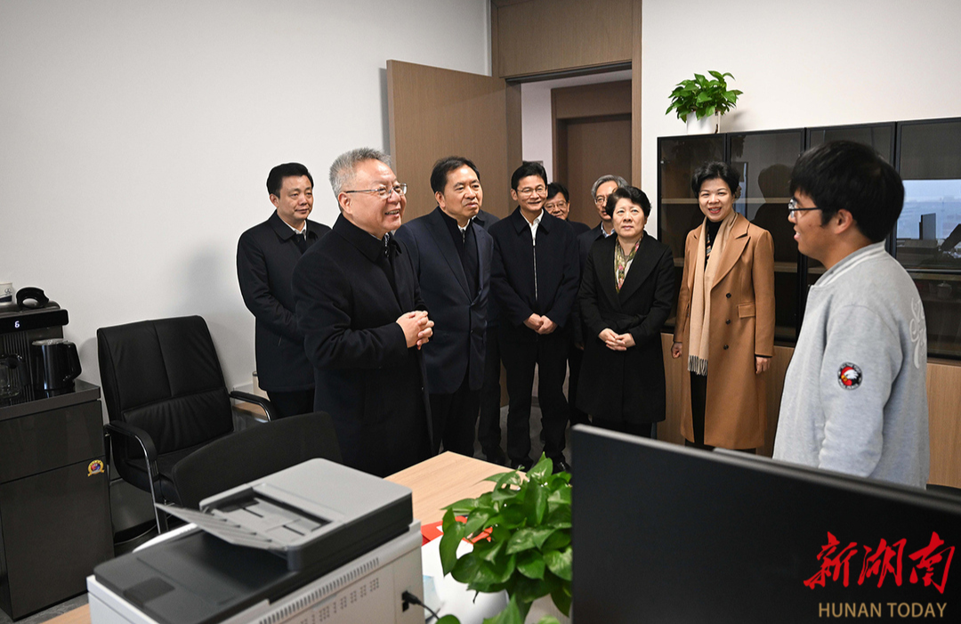 沈晓明调研岳麓山实验室并主持召开座谈会