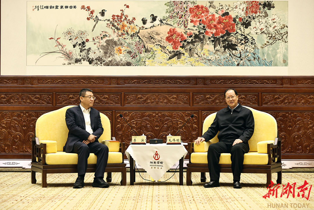 省政府与新紫光集团签署战略合作协议 毛伟明李滨座谈并见证签约