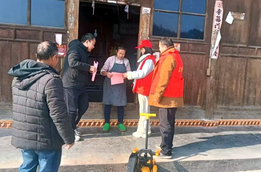 洞下场乡：敲门入户送安全 织就村民幸福网
