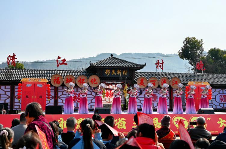 湘黔两省五县“村晚”大联欢活动在怀化芷江举行