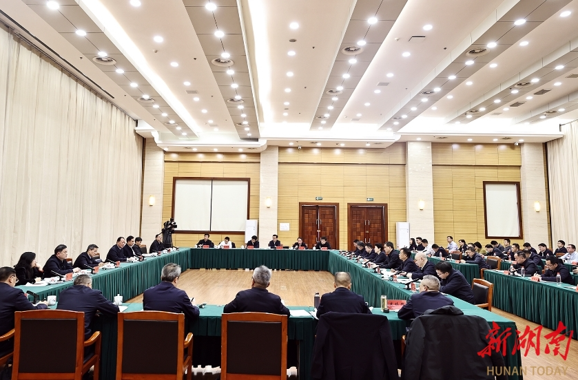 毛伟明在长沙主持座谈会部署新年各项工作