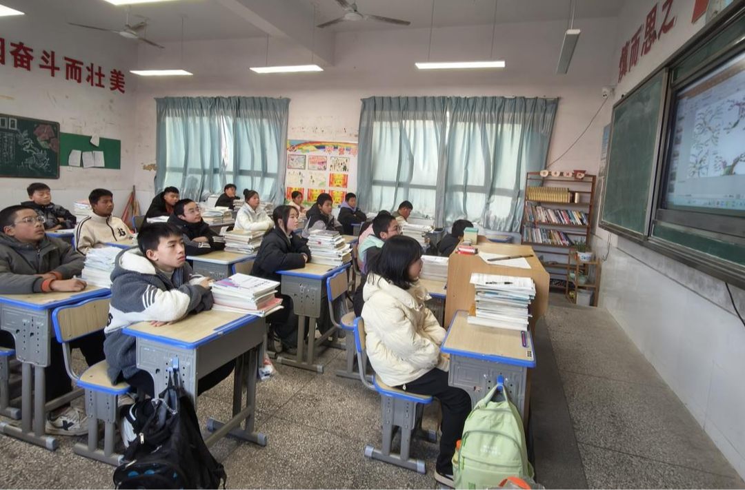 公坪镇：博士进校园“乡村思政课”链接大中小学