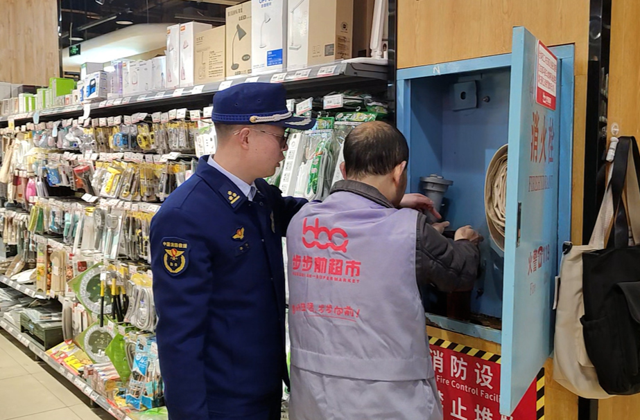 芷江消防救援大队深入辖区公共聚集场所开展消防安全专项检查