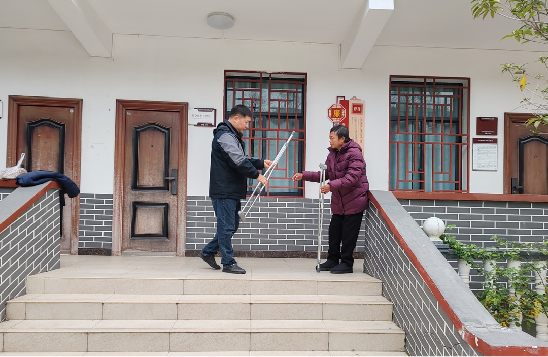 芷江民政局开展救助流浪人员行动