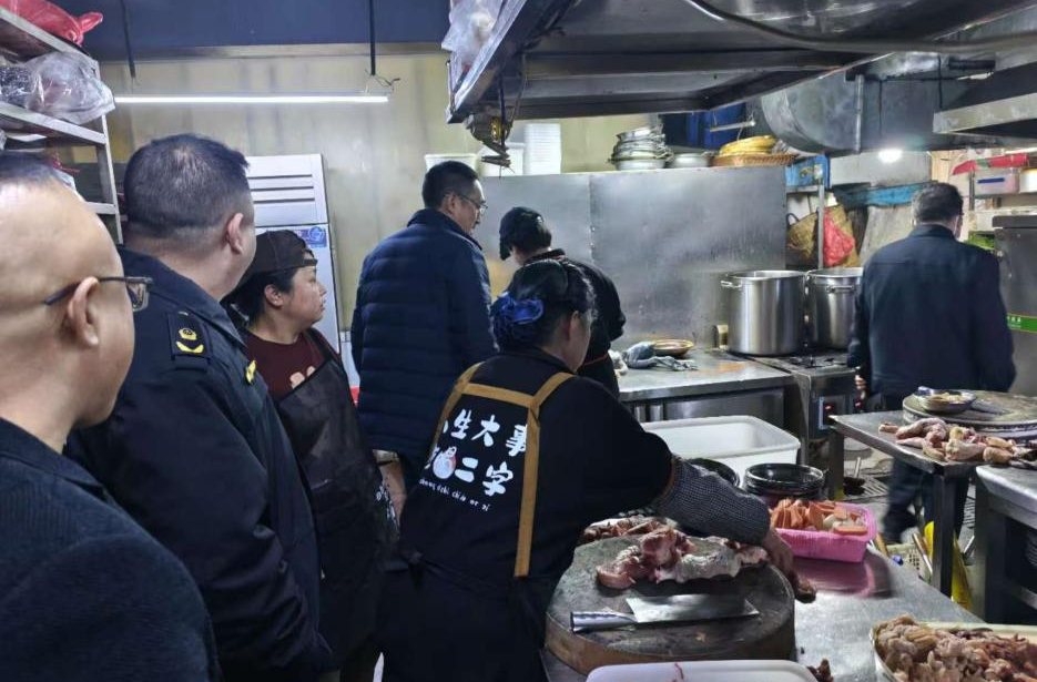 芷江：严抓餐饮油烟整治 保护清新环境