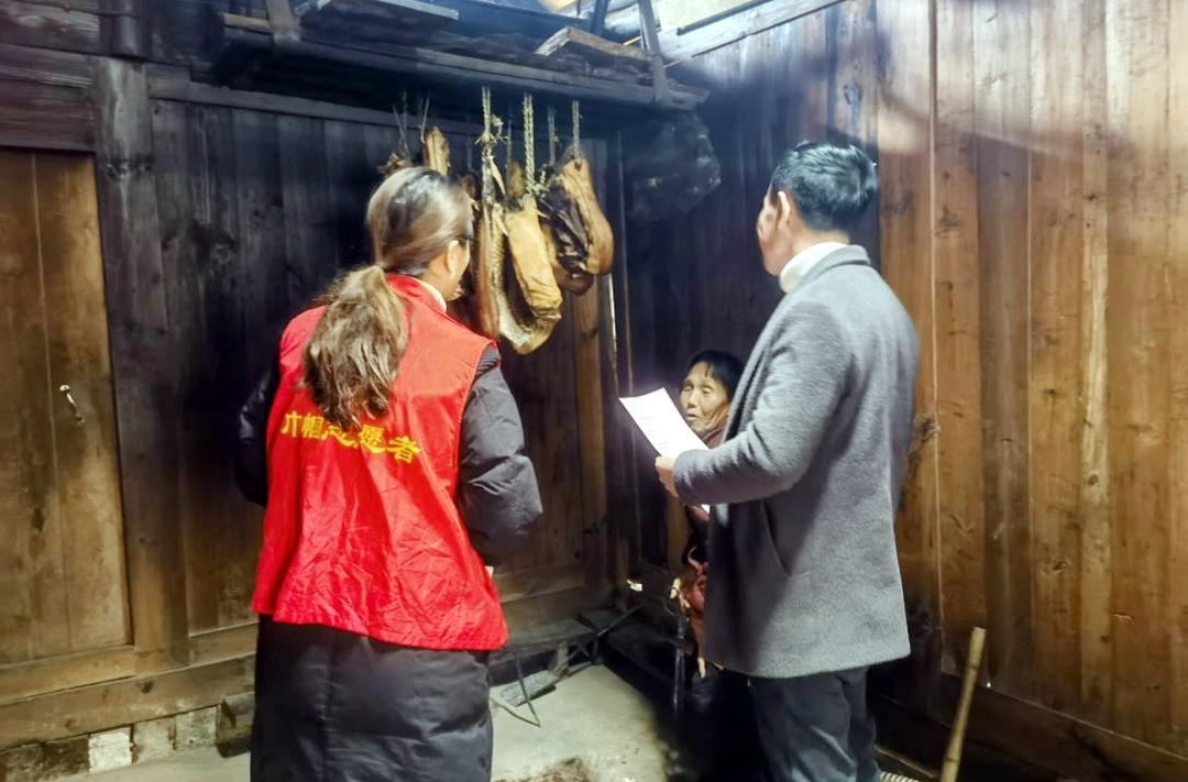 公坪镇：敲响铜锣 守护熏腊肉安全