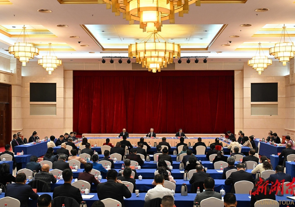 沈晓明参加省政协十三届三次会议第一联组讨论
