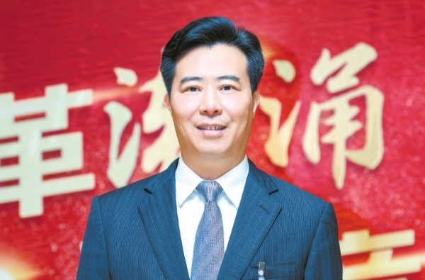 奋力打造内陆地区改革开放高地——访省人大代表，怀化市委副书记、市长黎春秋