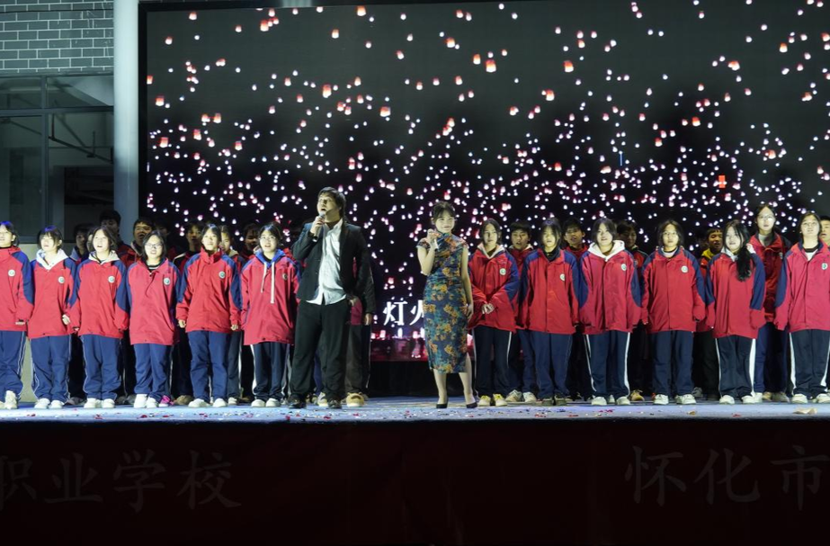 怀化市精武体育艺术职业学校春节联欢晚会精彩纷呈
