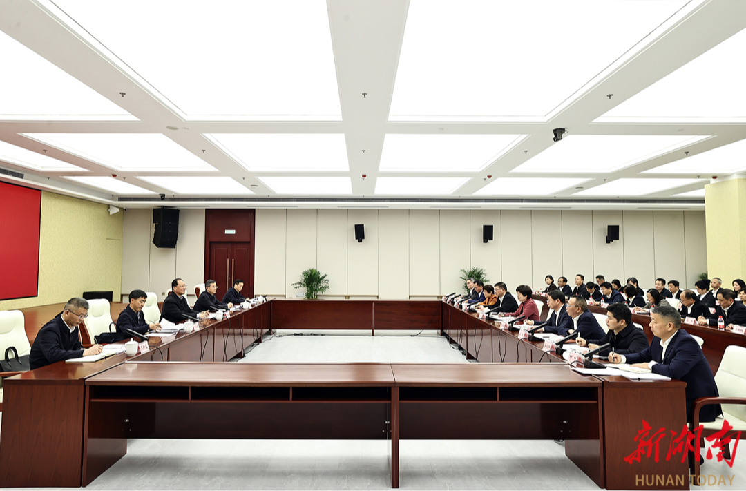 毛伟明赴省审计厅看望慰问干部职工