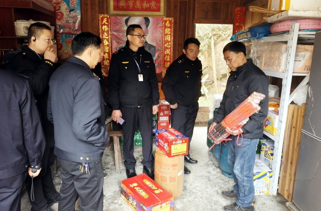芷江应急管理局开展烟花爆竹“打非治违”专项整治行动