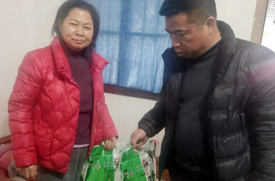 三道坑镇芷溪村：情系困难群众，慰问温暖民心
