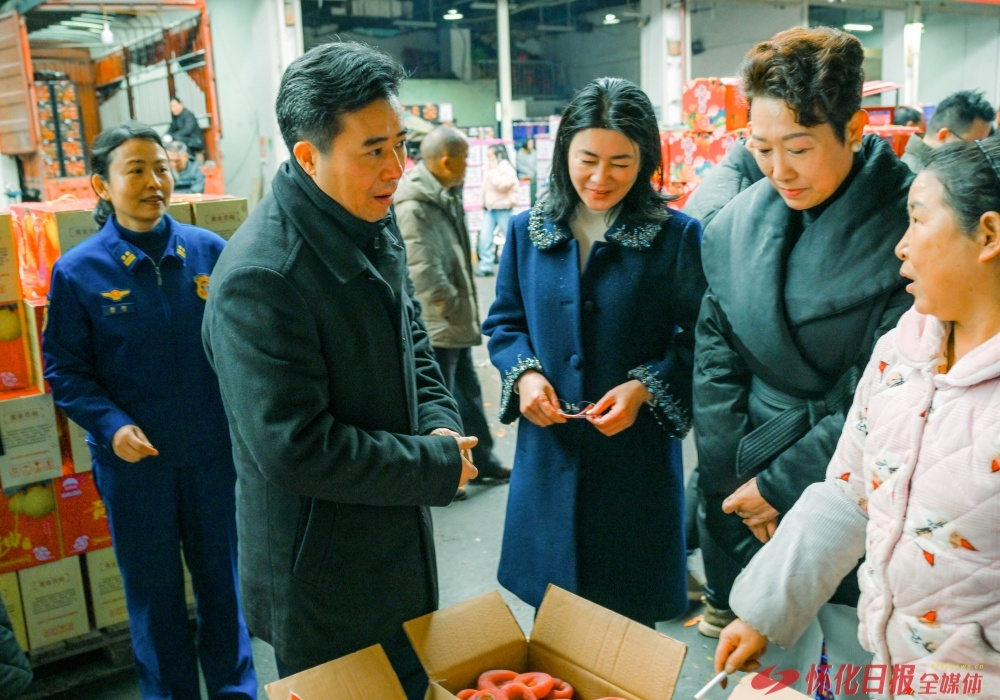 黎春秋在城区督导检查安全生产和市场保供稳价工作