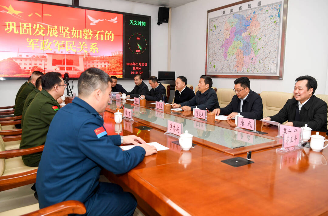 许忠建黎春秋走访慰问驻怀部队