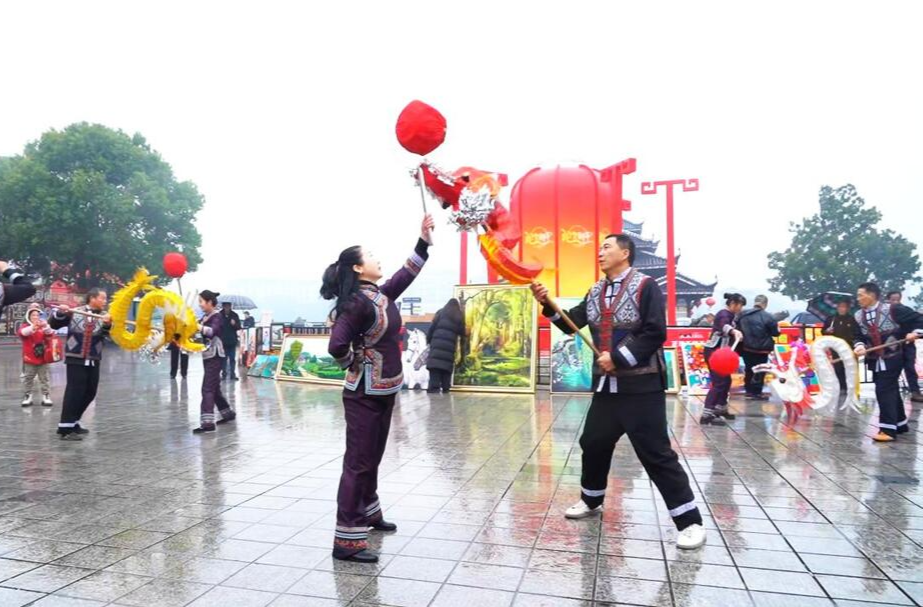 福地芷江新春非遗年货市集热闹开市 多彩活动闹新春