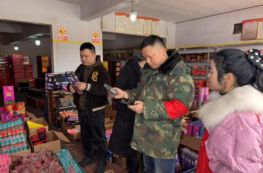 新店坪镇：开展烟花爆竹“打非治违”专项行动