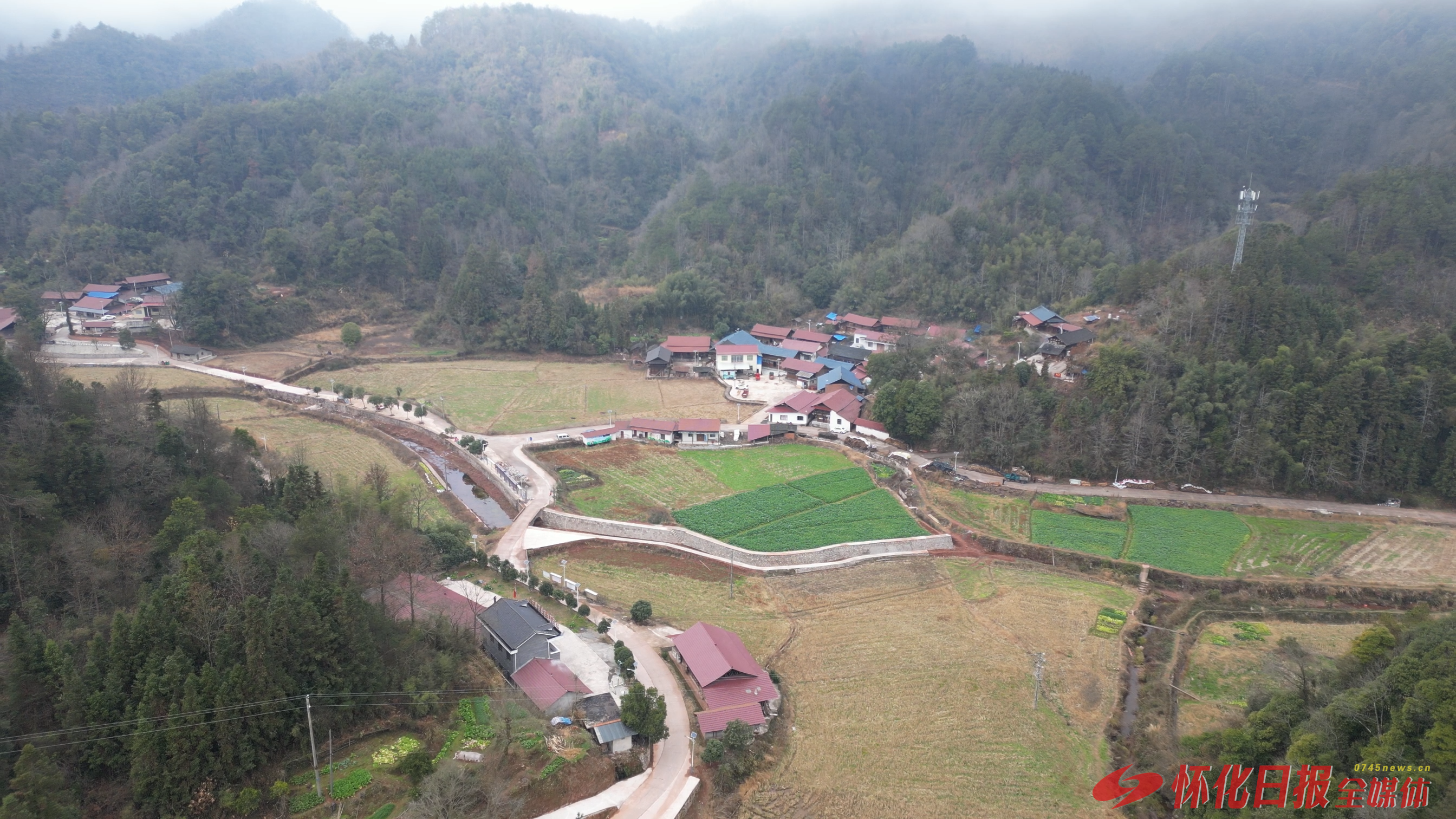新春走基层——福地怀化·温暖年 | 参观村史馆 三代感党恩