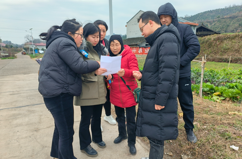 晓坪乡小冲村：劳务宣传入农户助民致富见真情