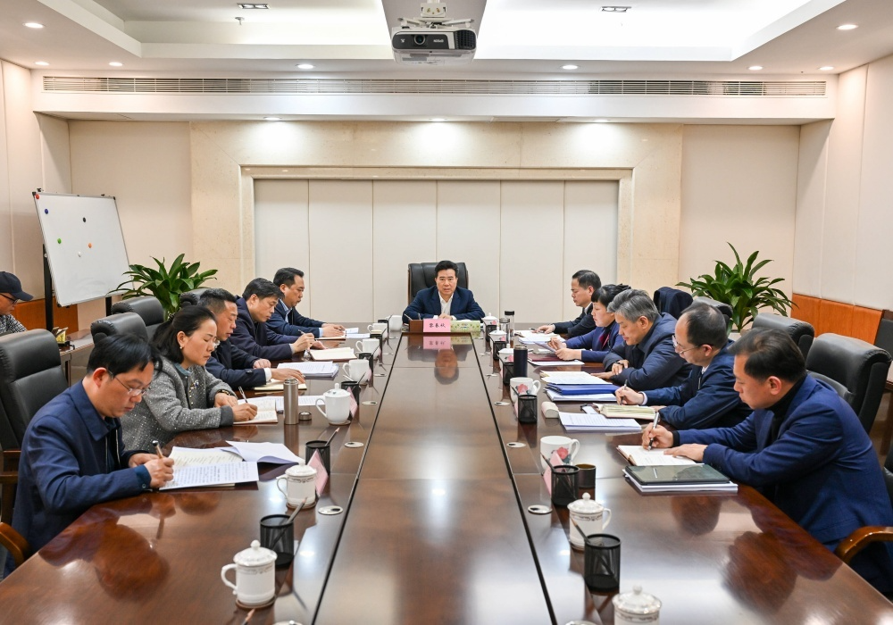 市政府党组召开2024年度民主生活会 黎春秋主持并作总结讲话