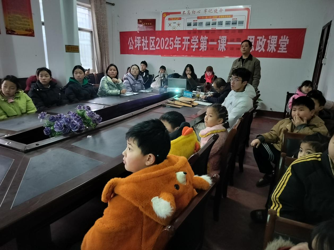 把思政课堂开到村级党支部！公坪镇积极探索党建引领各方力量构建“育人大格局”