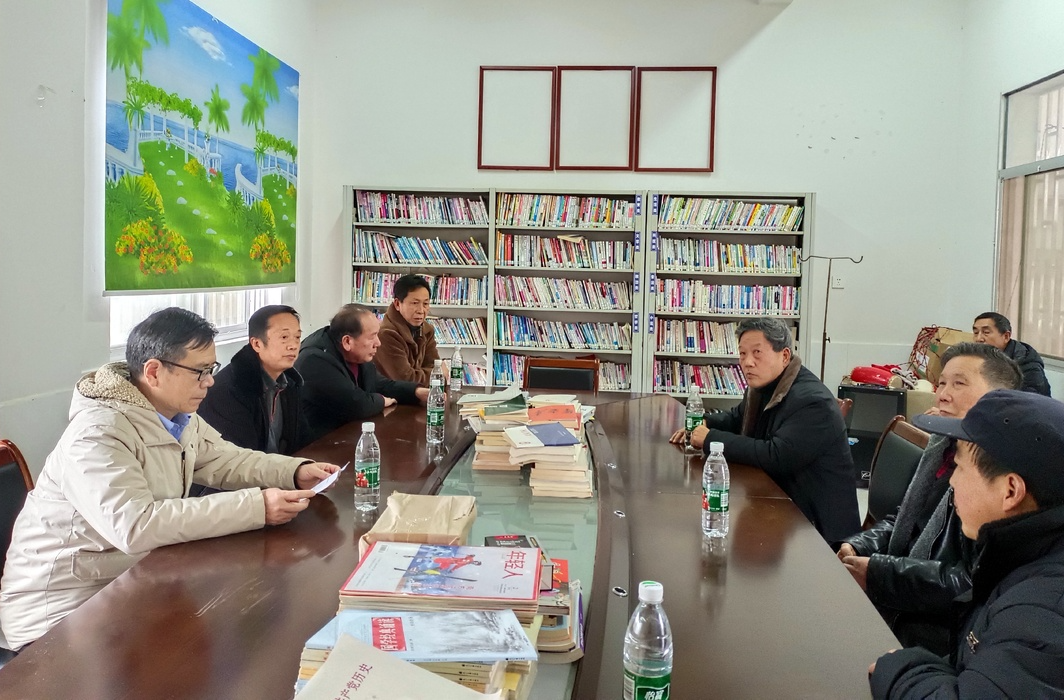唐志平带队赴楠木坪考察特色产业和青少年教育工作