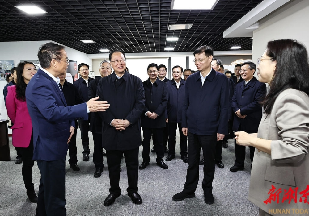毛伟明率团在江苏考察 许昆林参加