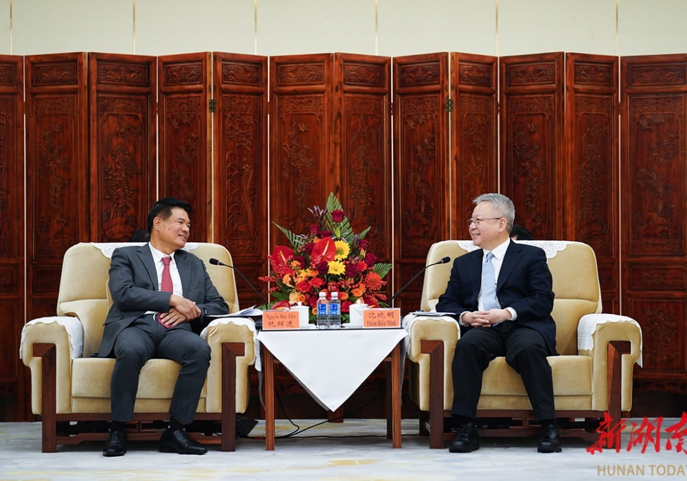 沈晓明会见越南最高人民检察院检察长阮辉进
