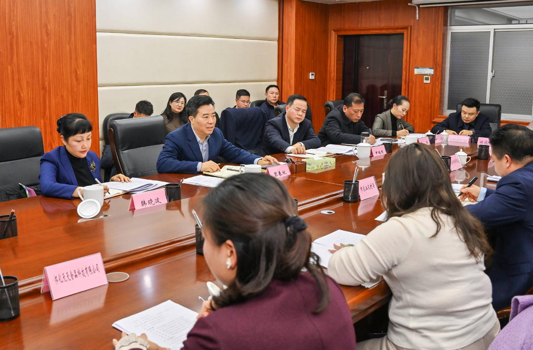 黎春秋主持召开全市农产品出口工作座谈会