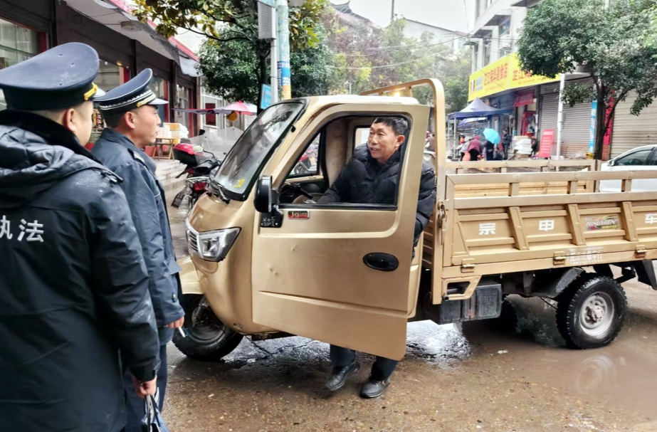 楠木坪镇：“小喇叭”喊出道路交通“大安全”
