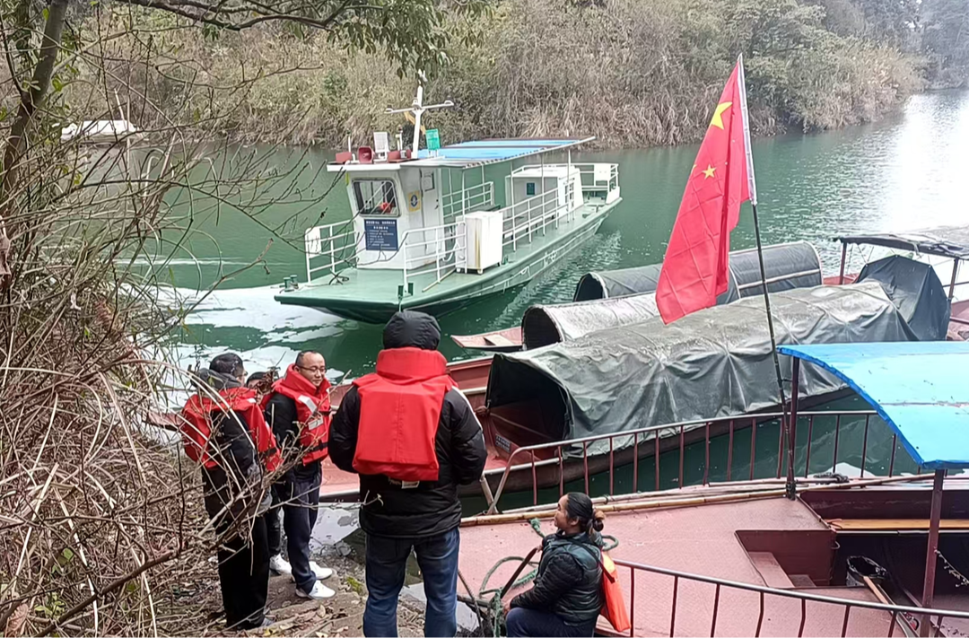 芷江镇开展水上交通安全检查及退捕禁捕巡查 筑牢水域安全防线