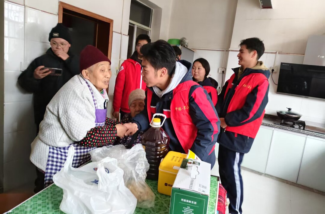 学园社区：学校社区联动，践行雷锋精神