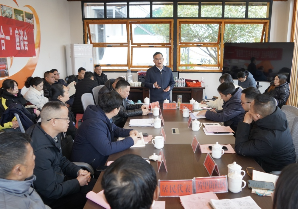 芷江镇“全民来参与 芷江更美丽”座谈会召开 梁元和出席并讲话