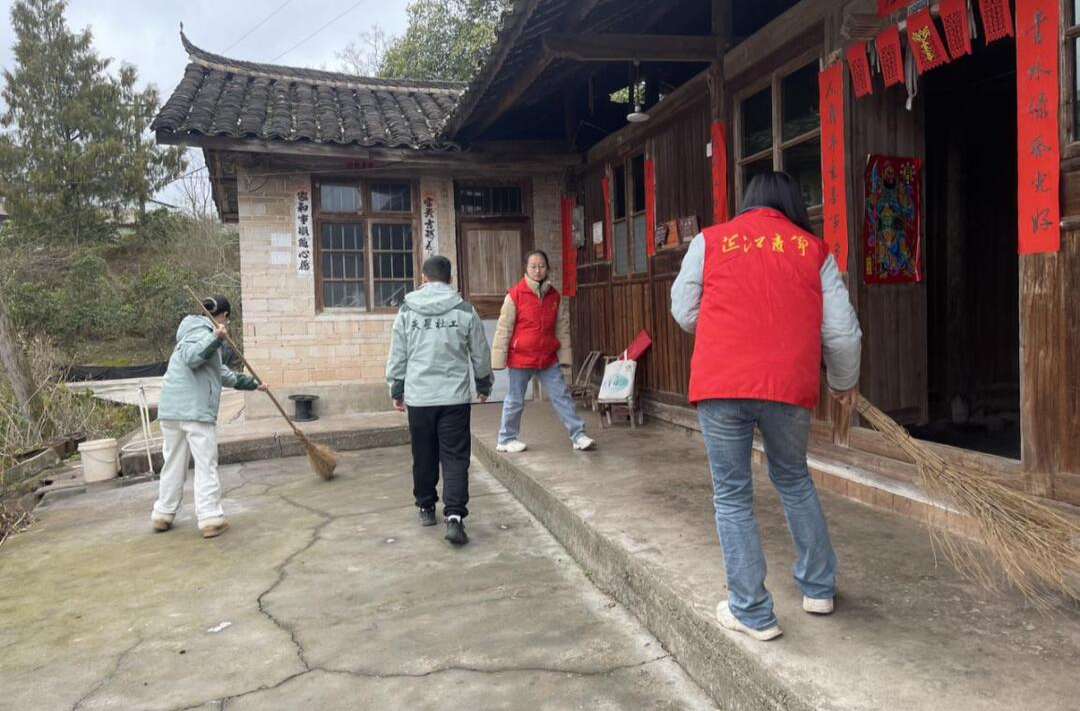晓坪乡：雷锋月携手妇女节，青年与妇女共筑美丽乡村
