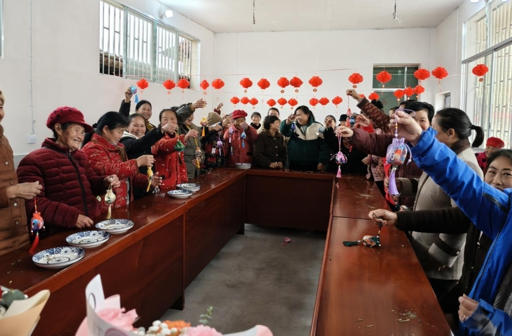 晓坪乡小冲村：开展“巾帼绽芳华，奋进新征程”三八妇女节活动