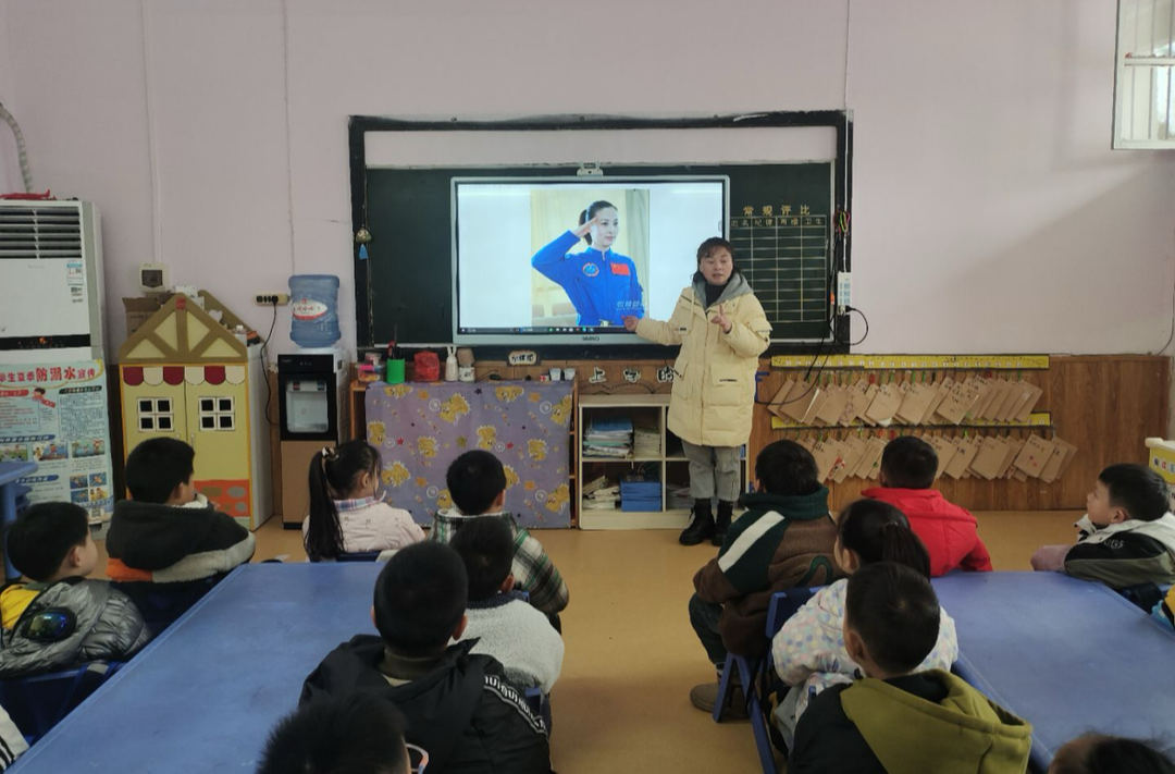 河西幼儿园举办“三八”妇女节主题活动