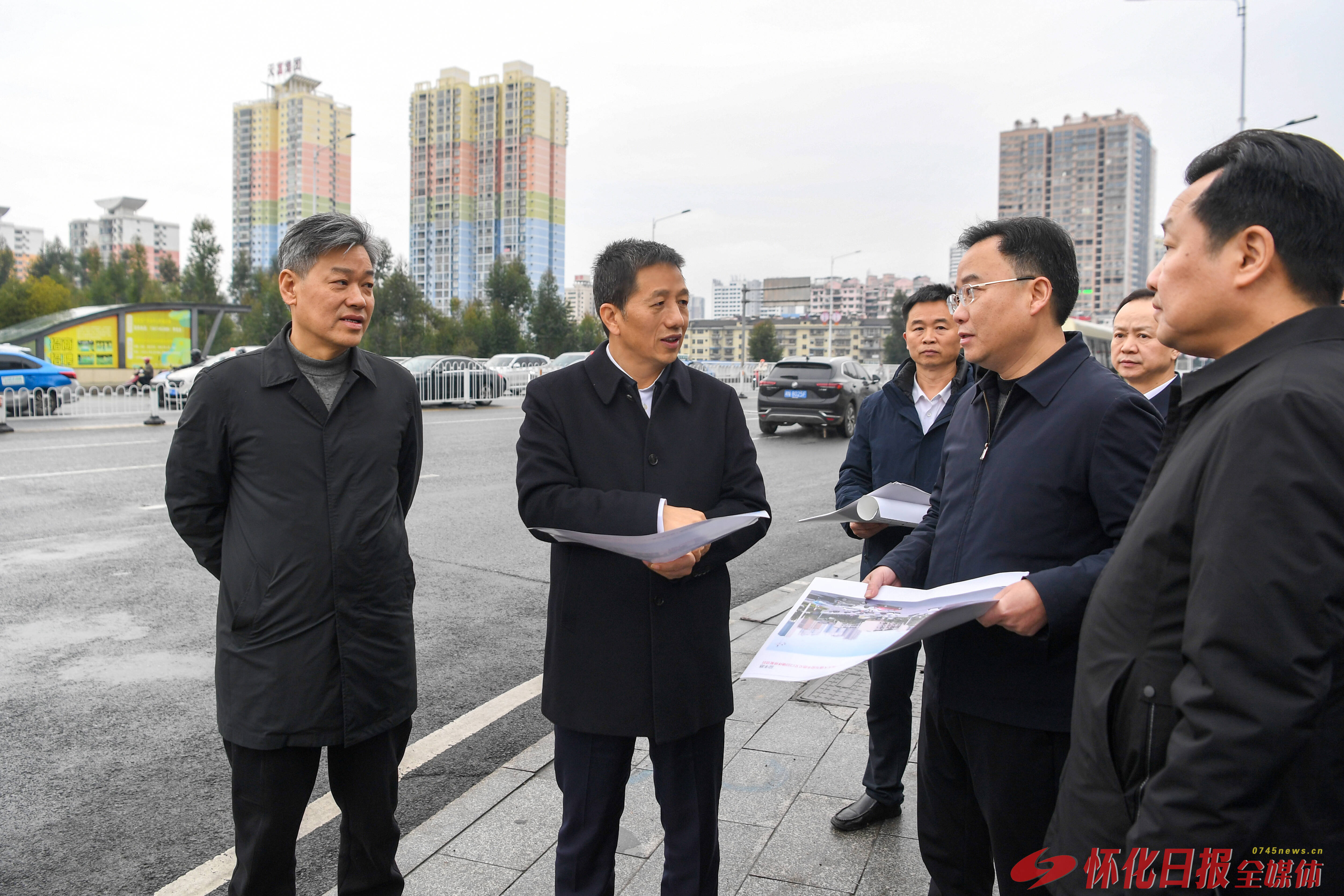 許忠建在鶴城區(qū)調(diào)研城市品質(zhì)提升工作