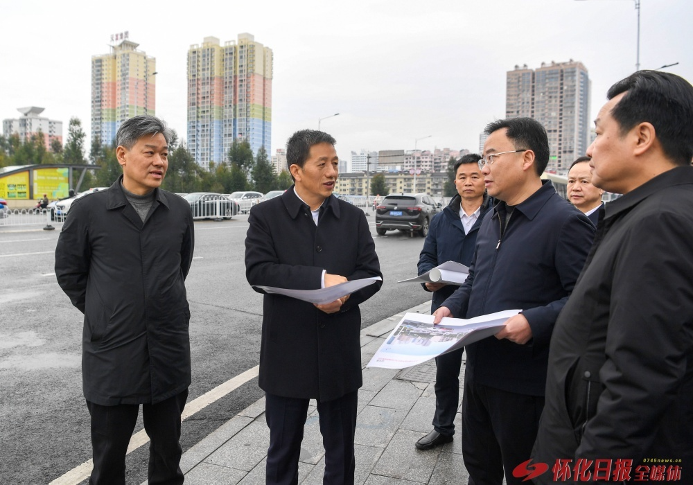 许忠建在鹤城区调研城市品质提升工作