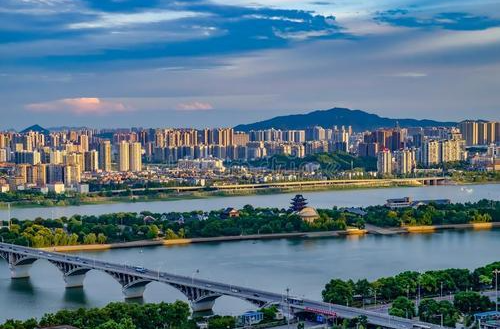 中共湖南省委 湖南省人民政府：绿润三湘大地 共建美丽湖南