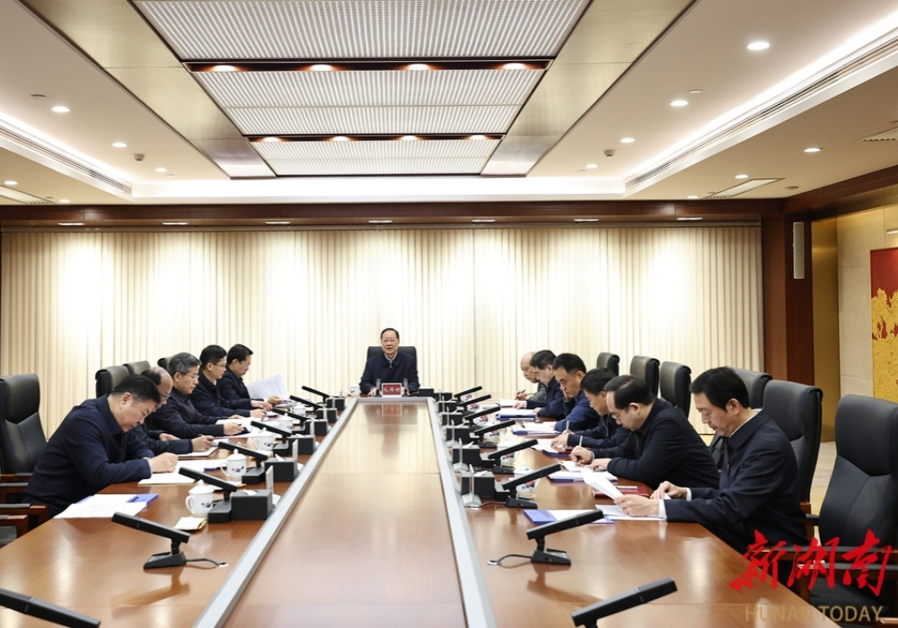 毛伟明主持省政府党组会议 传达学习全国两会精神