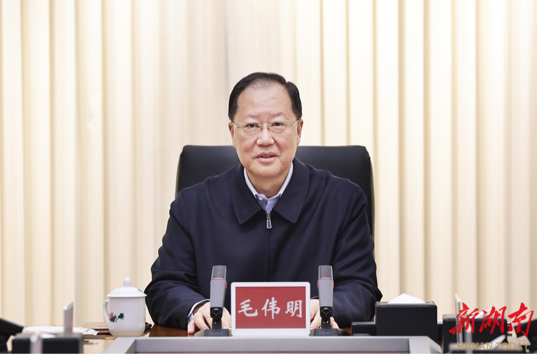 毛伟明主持省政府党组会议 传达学习全国两会精神